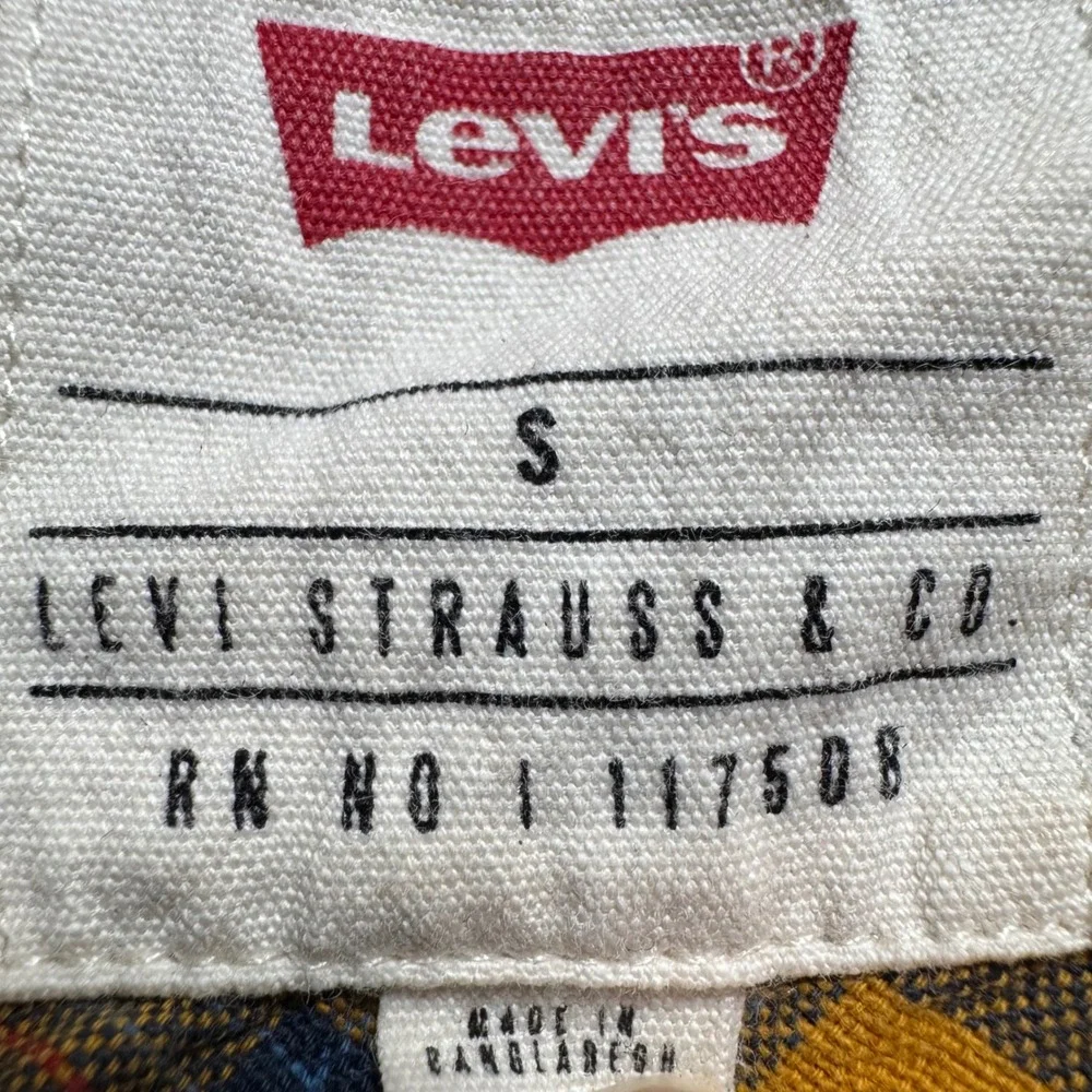 Levis measurements pit